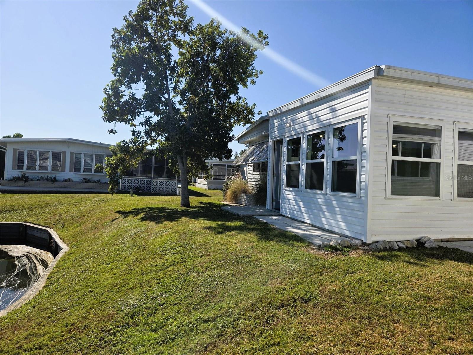 Image 3 of 63 For 415 Oakwood Boulevard