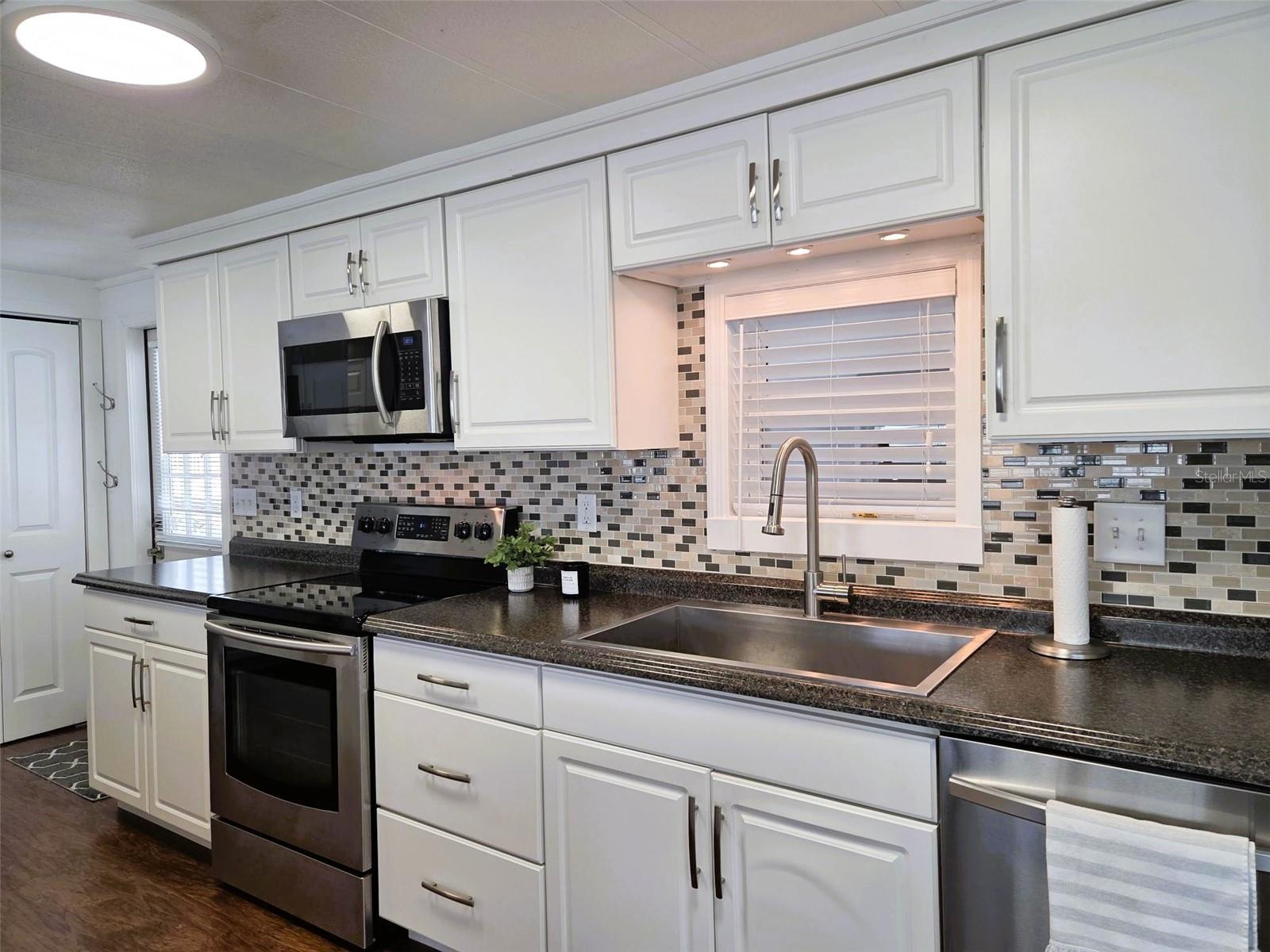 Image 30 of 63 For 415 Oakwood Boulevard