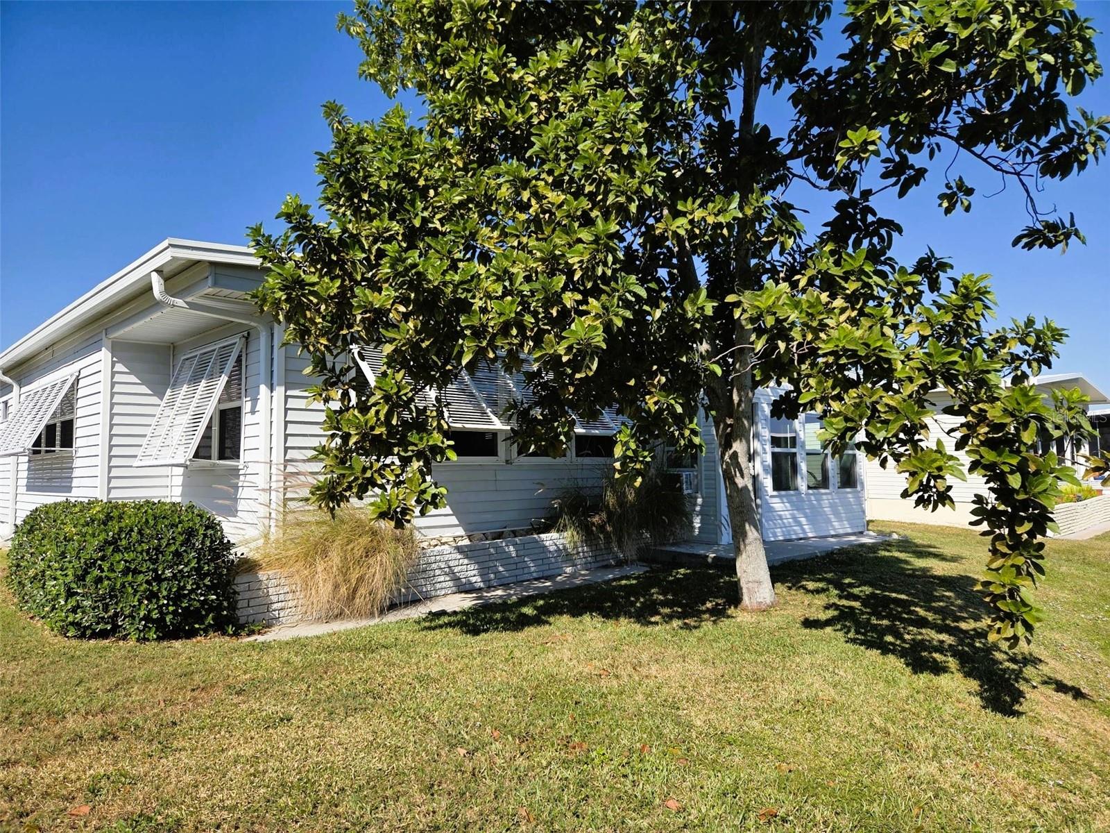 Image 7 of 63 For 415 Oakwood Boulevard