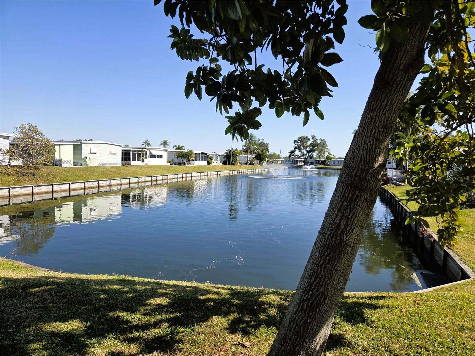 Image 8 of 63 For 415 Oakwood Boulevard