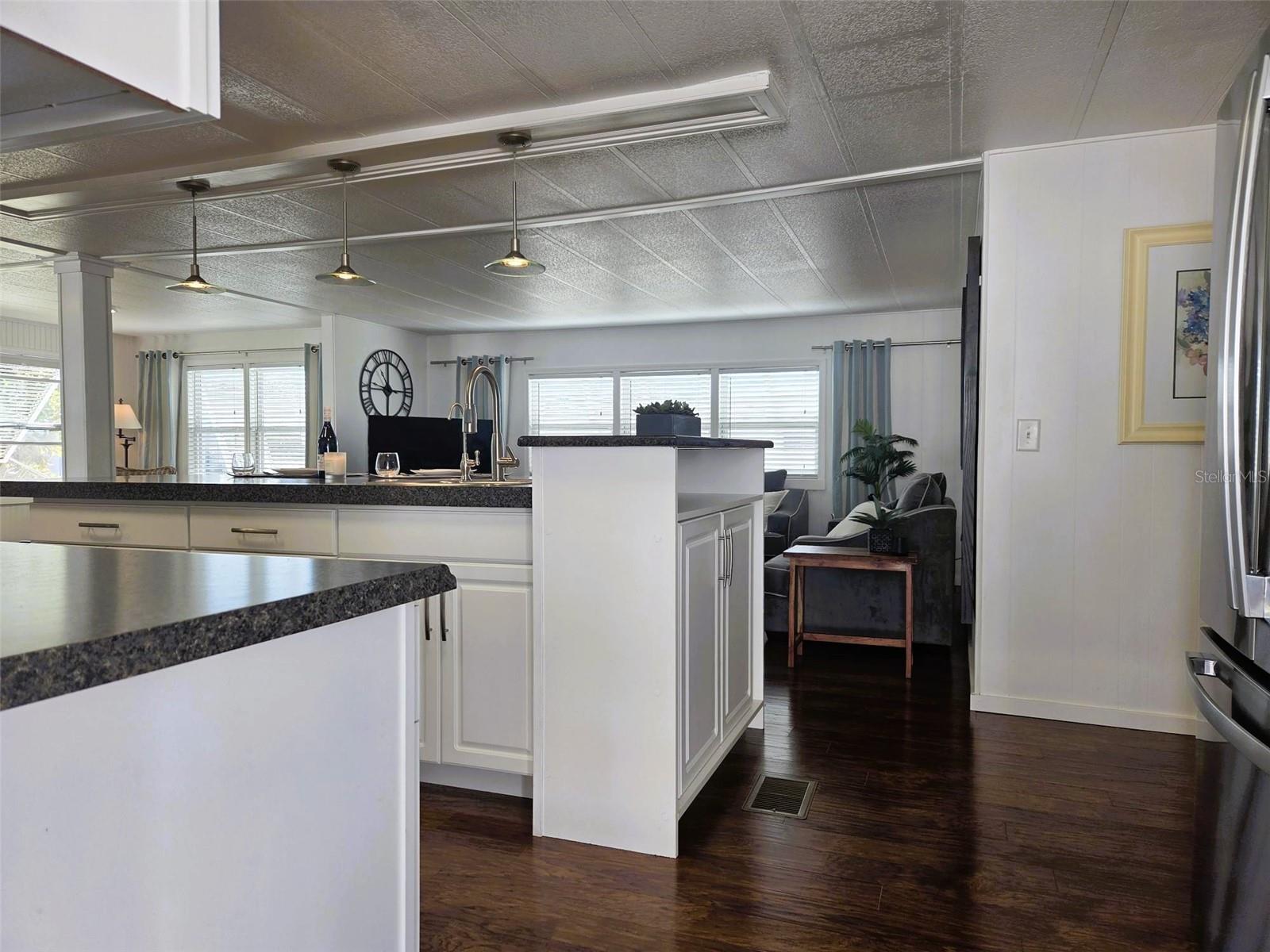 Image 9 of 63 For 415 Oakwood Boulevard