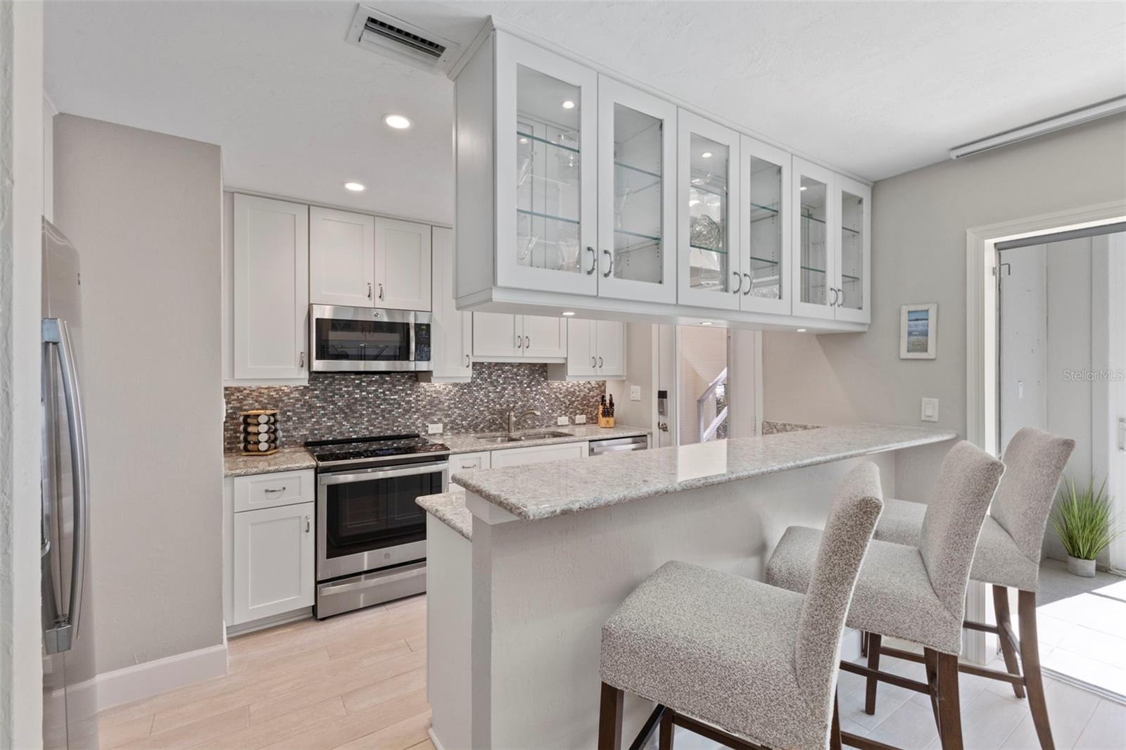 Image 8 of 47 For 137 Avenida Messina  1