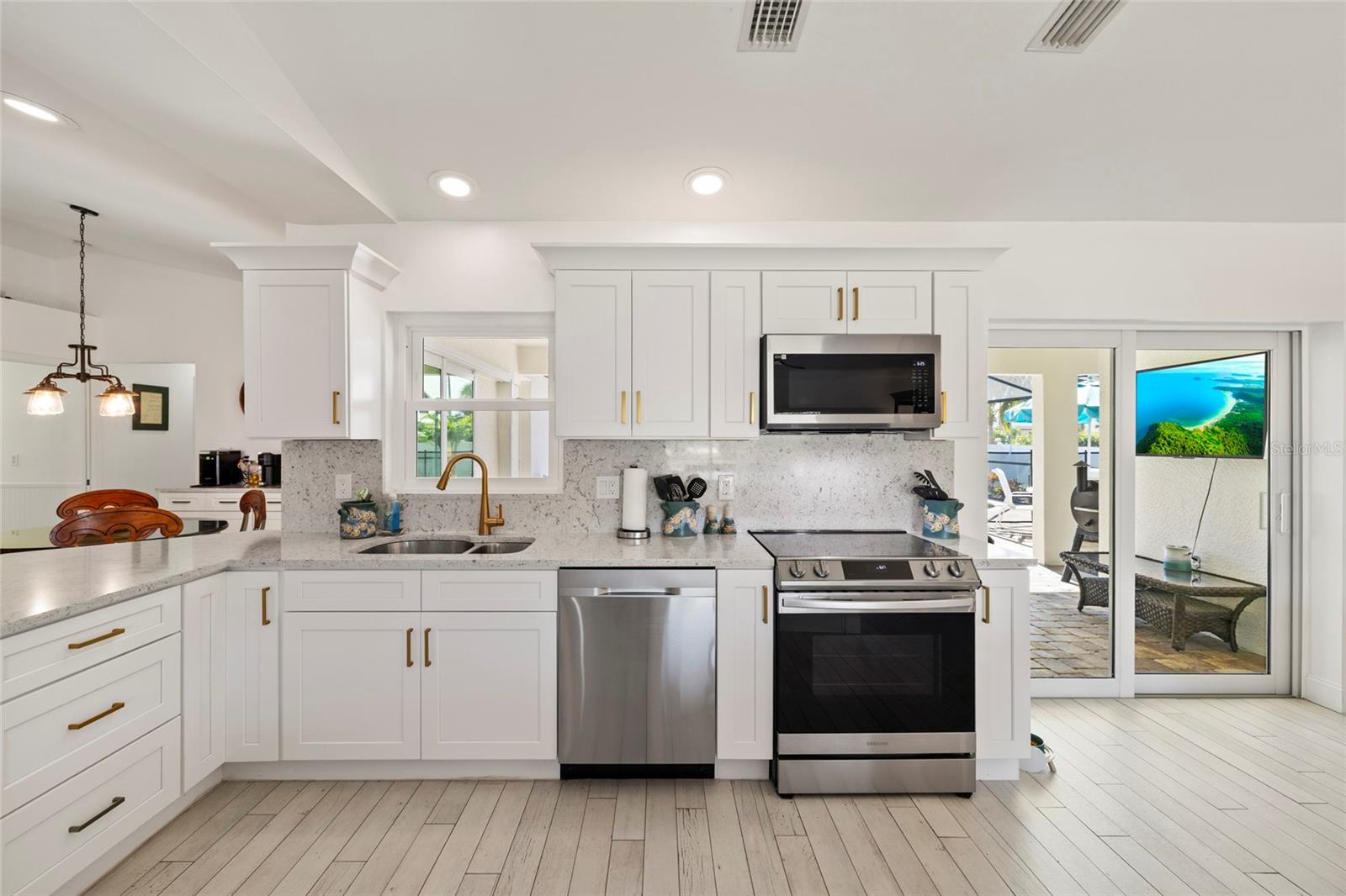 Image 10 of 49 For 3504 6th Street