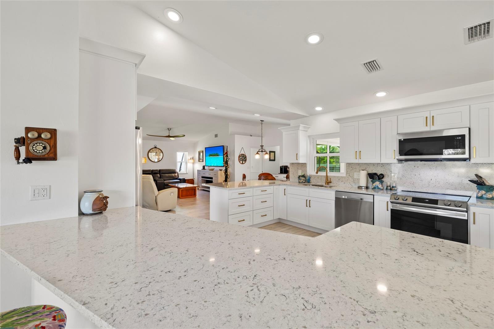 Image 15 of 49 For 3504 6th Street