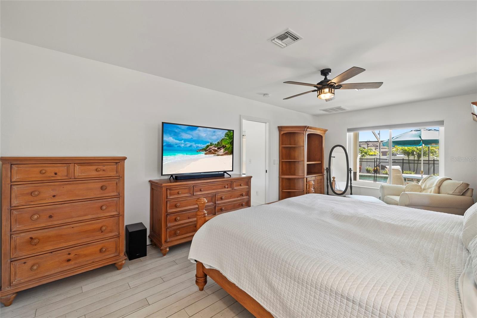 Image 23 of 49 For 3504 6th Street