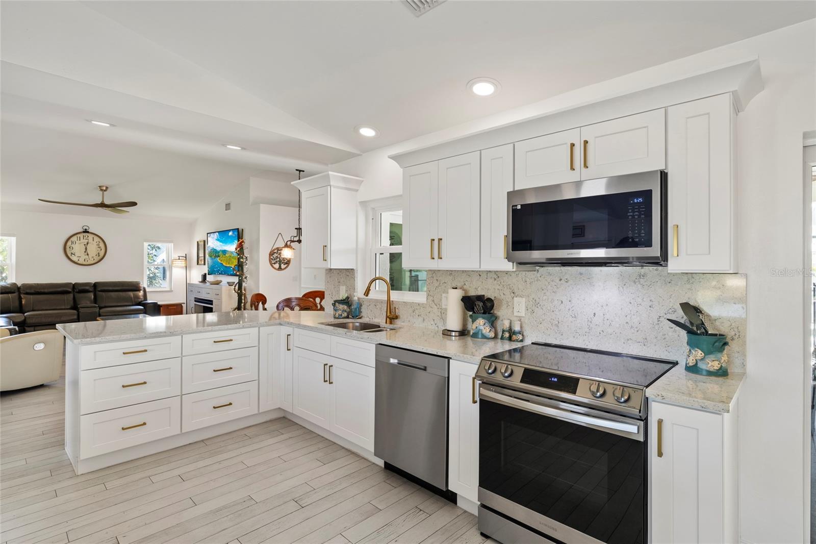 Image 9 of 49 For 3504 6th Street