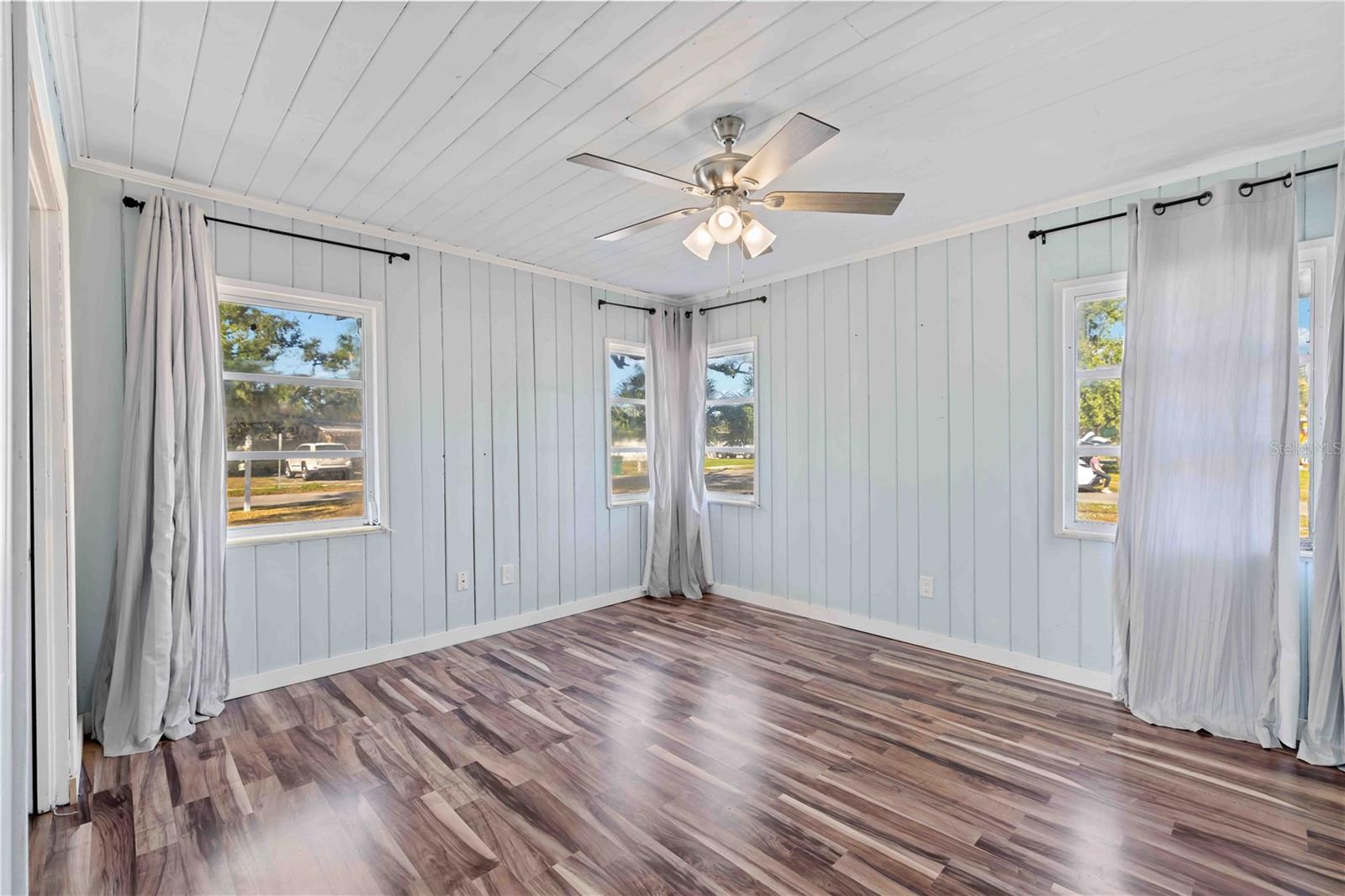 Image 19 of 36 For 1011 14th Street W