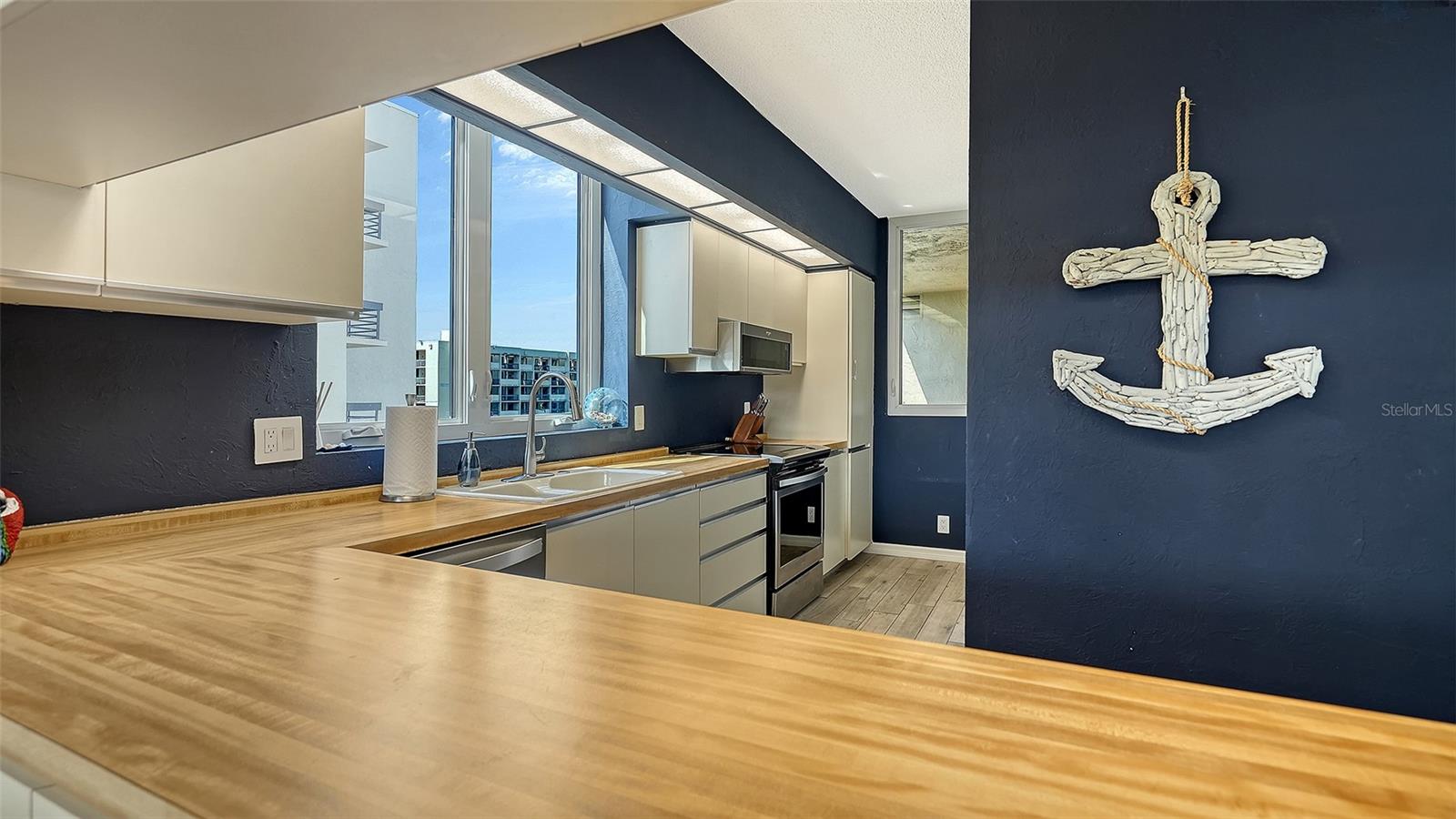 Image 15 of 60 For 1115 Gulf Of Mexico Drive 401