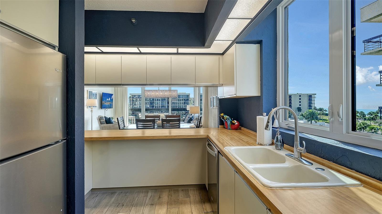 Image 18 of 60 For 1115 Gulf Of Mexico Drive 401