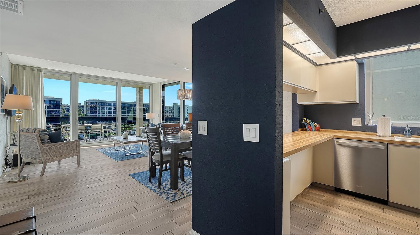 Image 20 of 60 For 1115 Gulf Of Mexico Drive 401