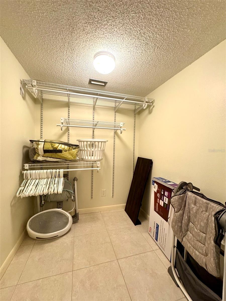 Image 21 of 28 For 4409 Longmeadow  41