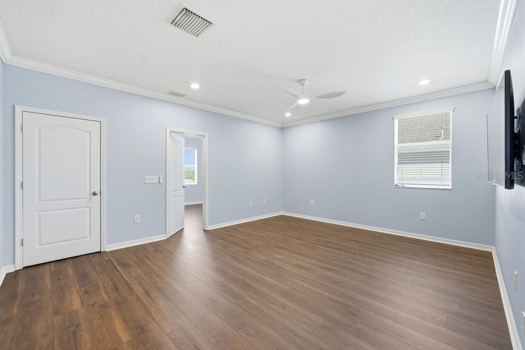 Image 46 of 88 For 10534 Lake Seminole Terrace