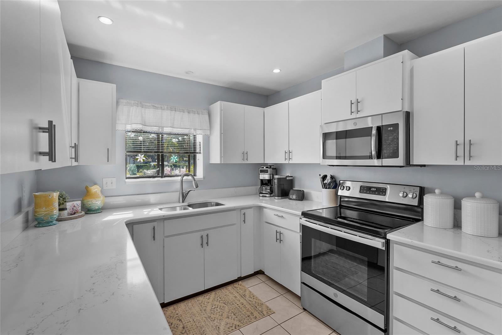 Image 16 of 64 For 6104 29th Avenue W 1