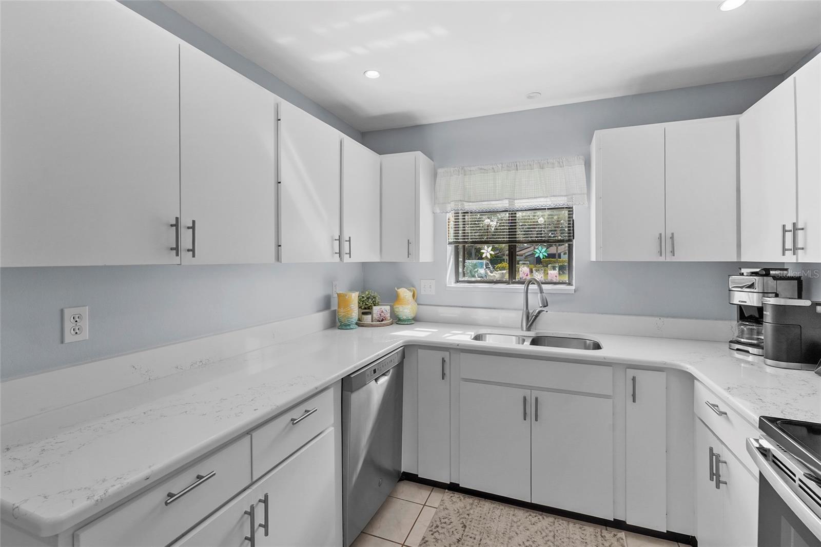 Image 17 of 64 For 6104 29th Avenue W 1