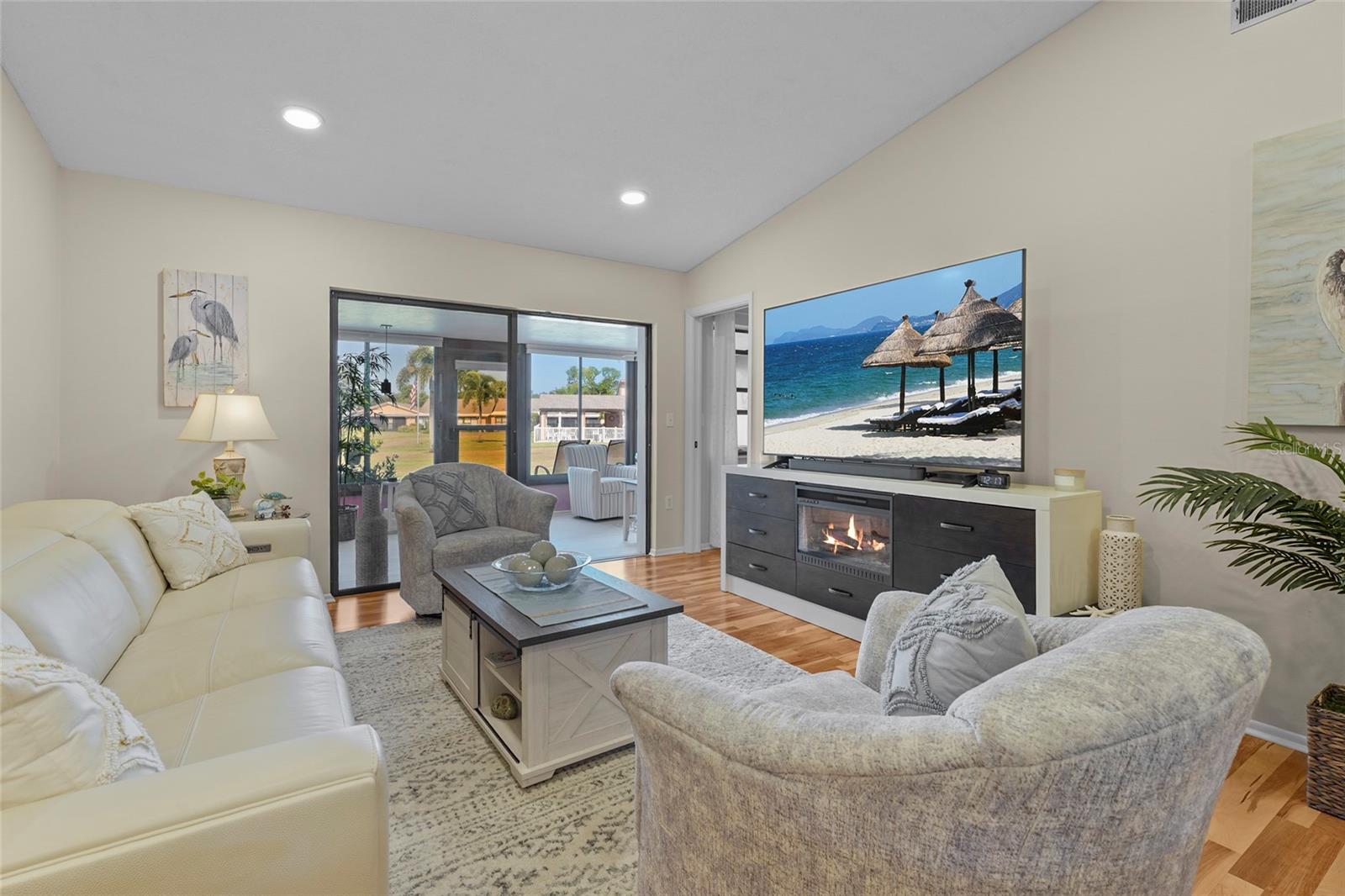 Image 4 of 64 For 6104 29th Avenue W 1