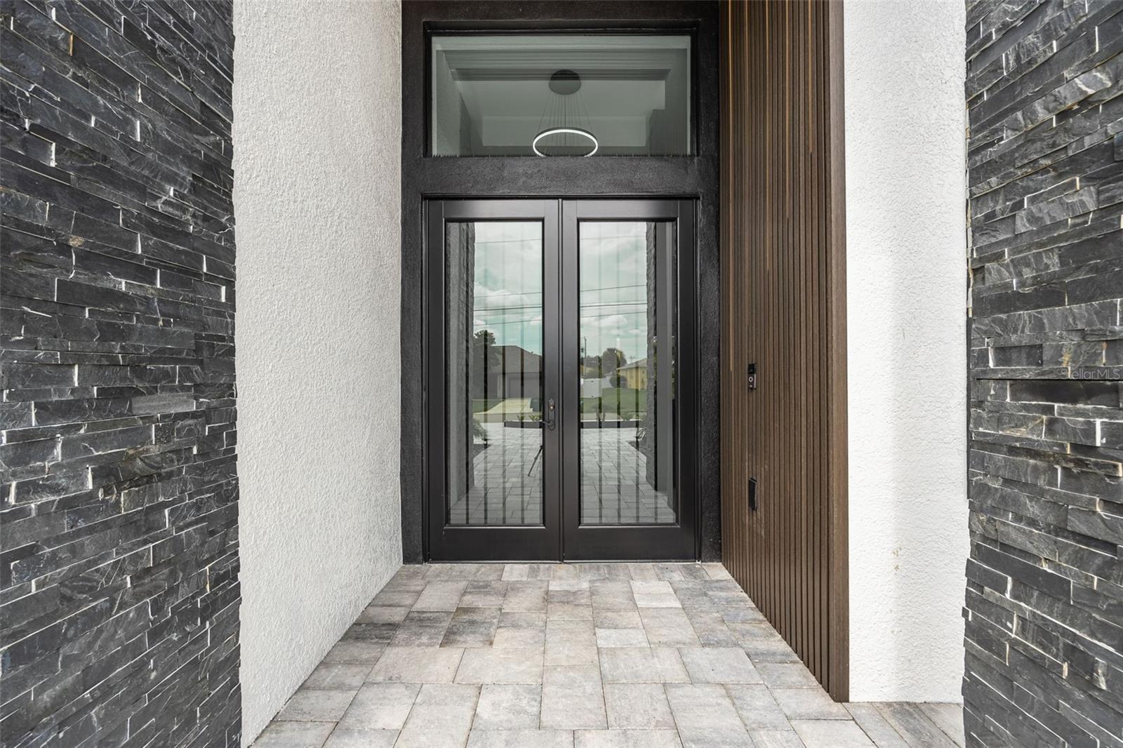 Image 3 of 48 For 1202 11th Place