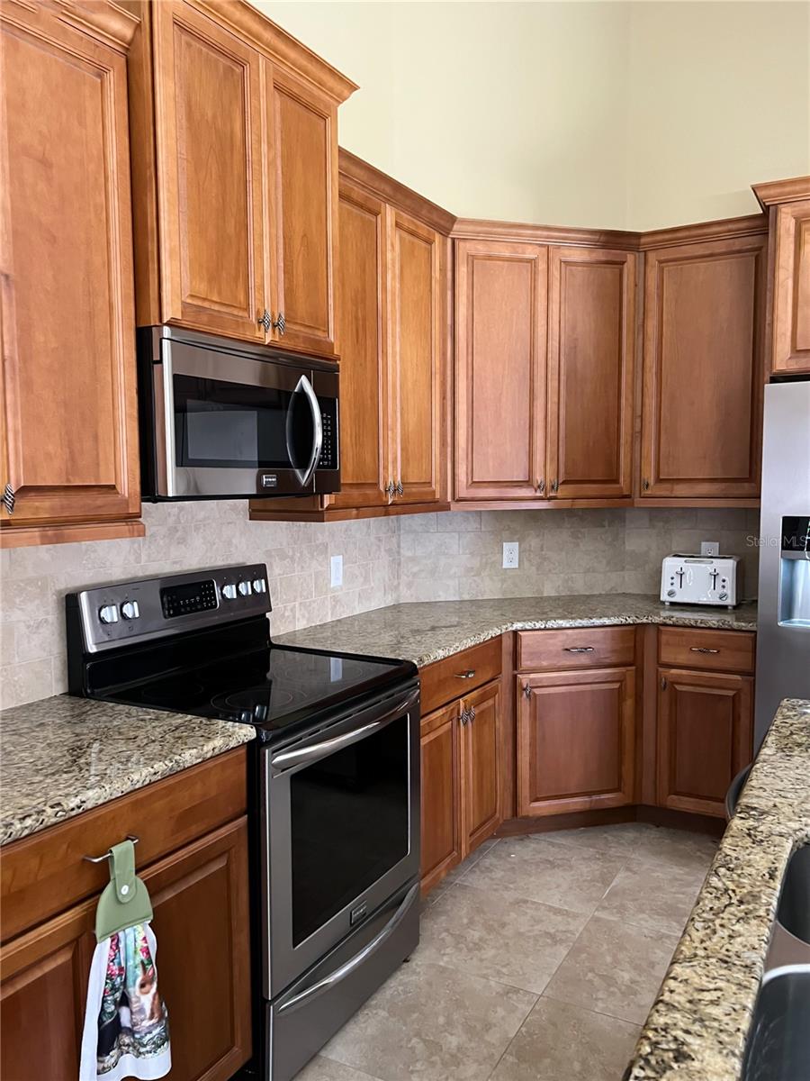 Image 12 of 36 For 4721 Turnberry Circle