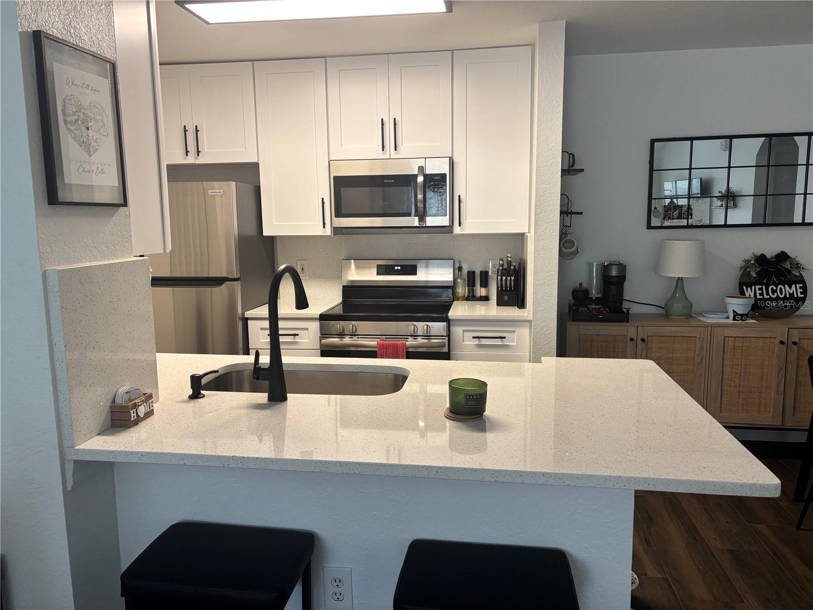 Image 3 of 13 For 8809 Manor Loop 202