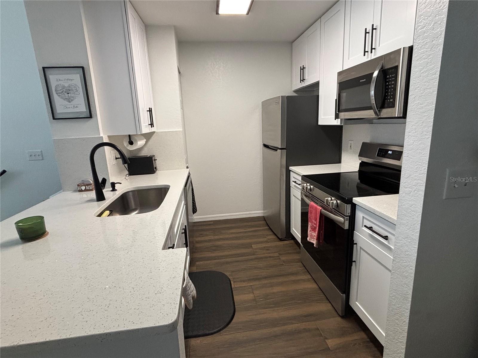 Image 4 of 13 For 8809 Manor Loop 202