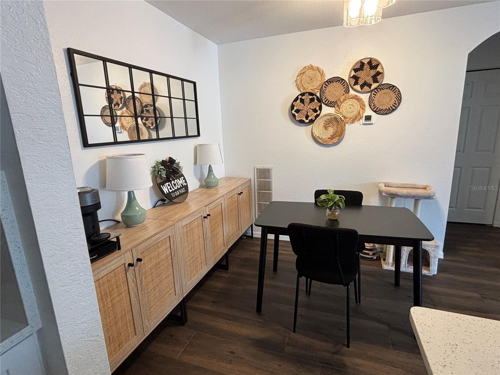 Image 5 of 13 For 8809 Manor Loop 202