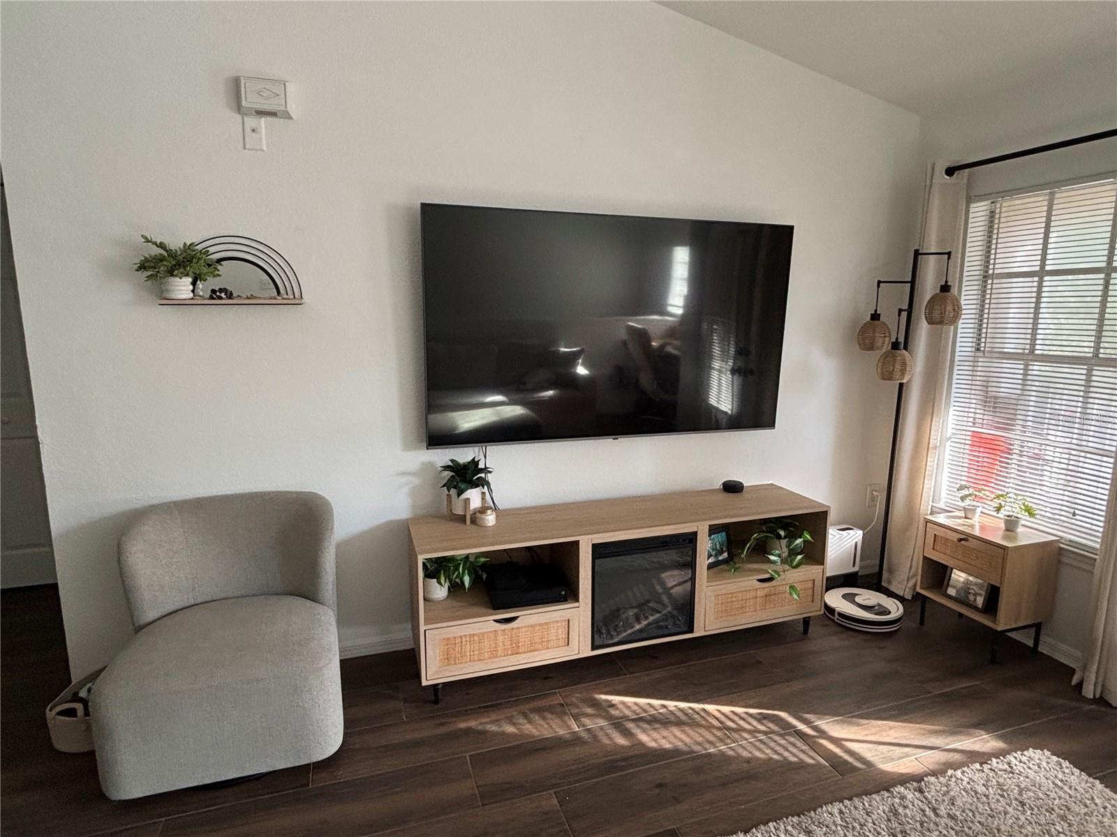 Image 7 of 13 For 8809 Manor Loop 202