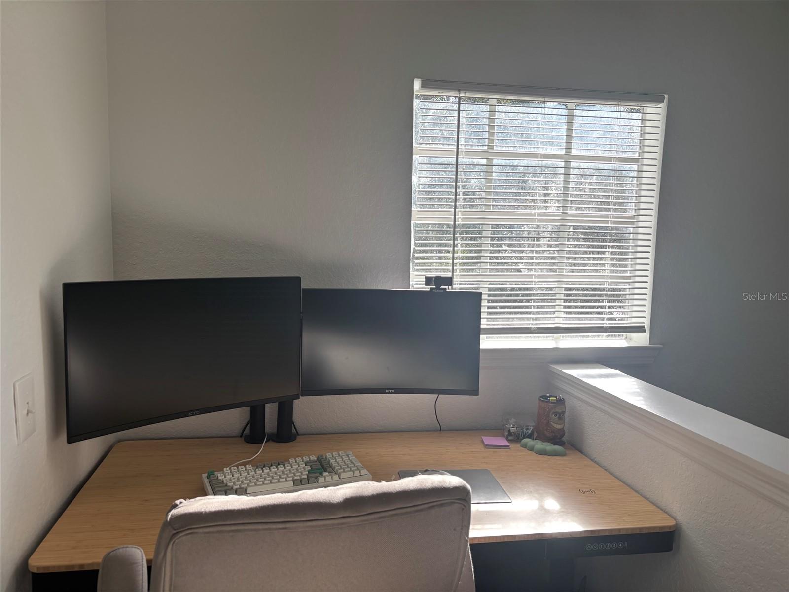 Image 8 of 13 For 8809 Manor Loop 202