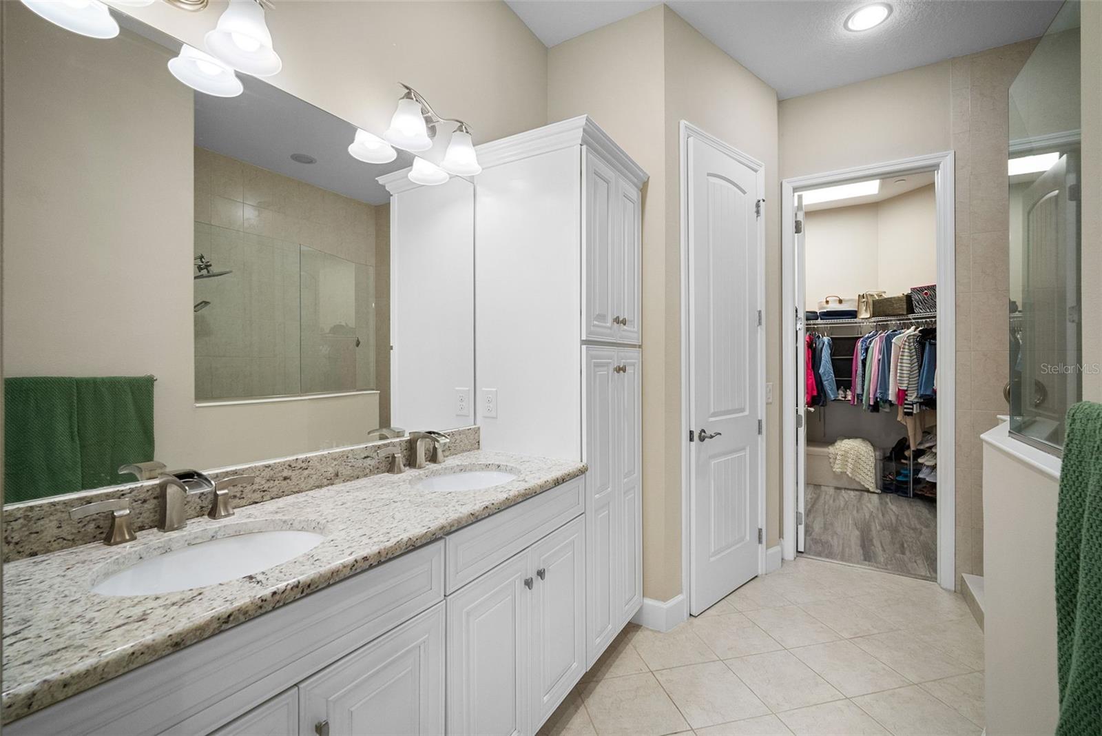 Image 33 of 100 For 315 Sapphire Lake Drive 201