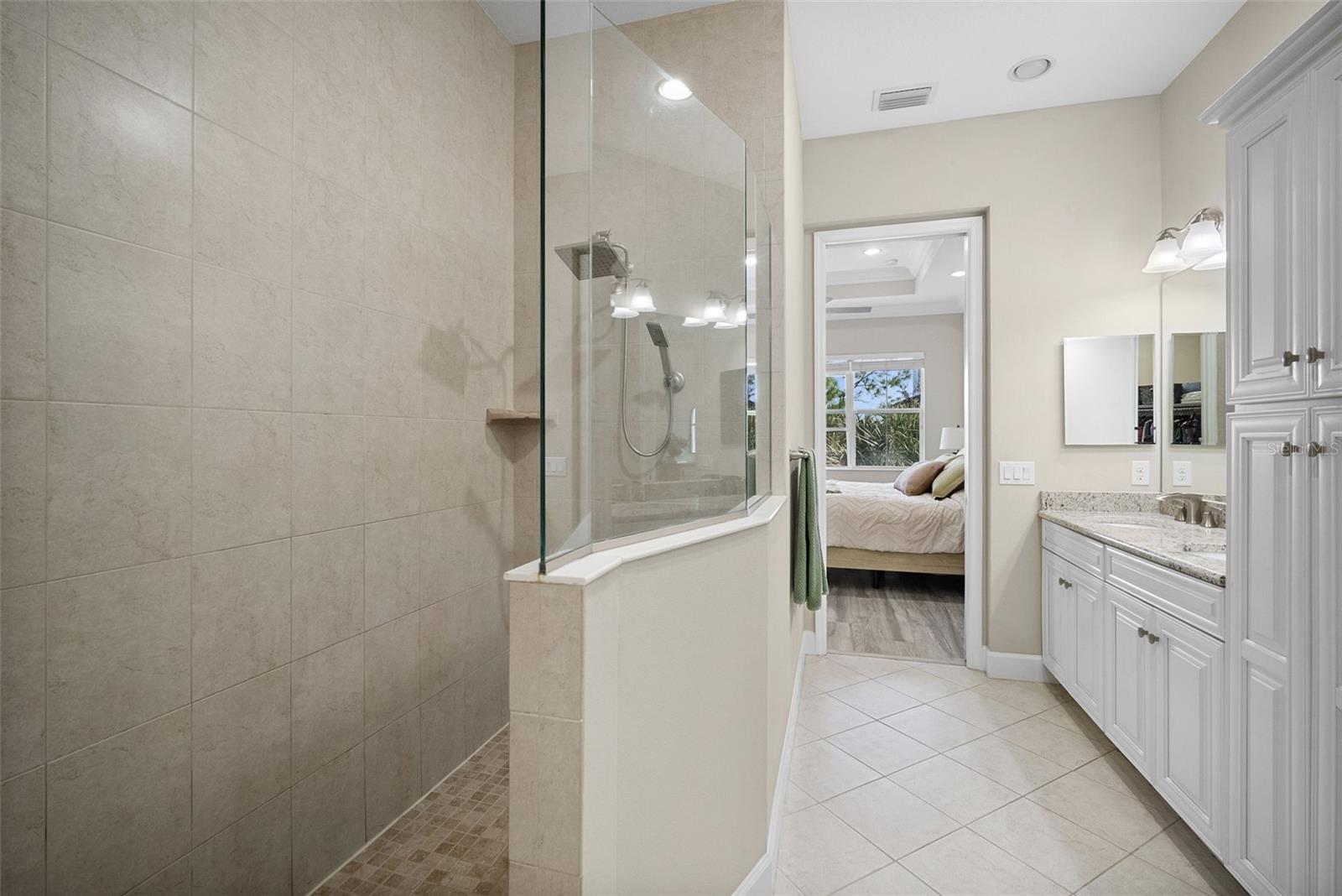 Image 35 of 100 For 315 Sapphire Lake Drive 201