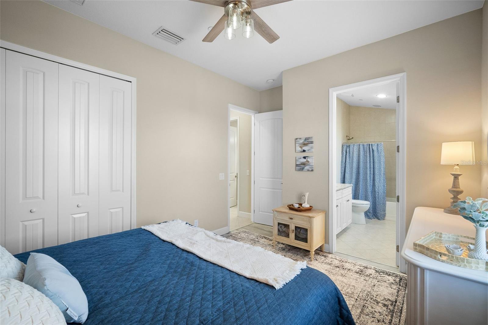 Image 41 of 100 For 315 Sapphire Lake Drive 201