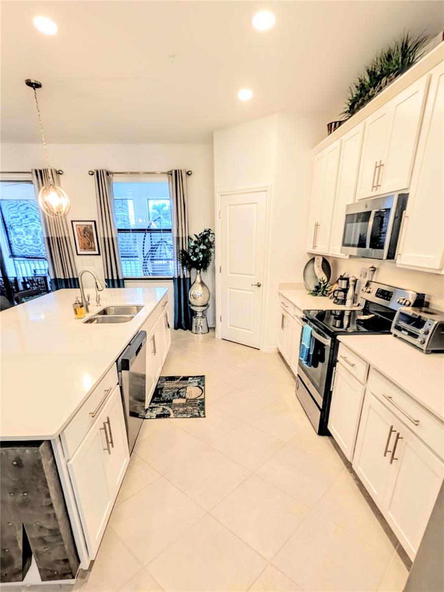 Image 14 of 49 For 5639 Honore Avenue 222