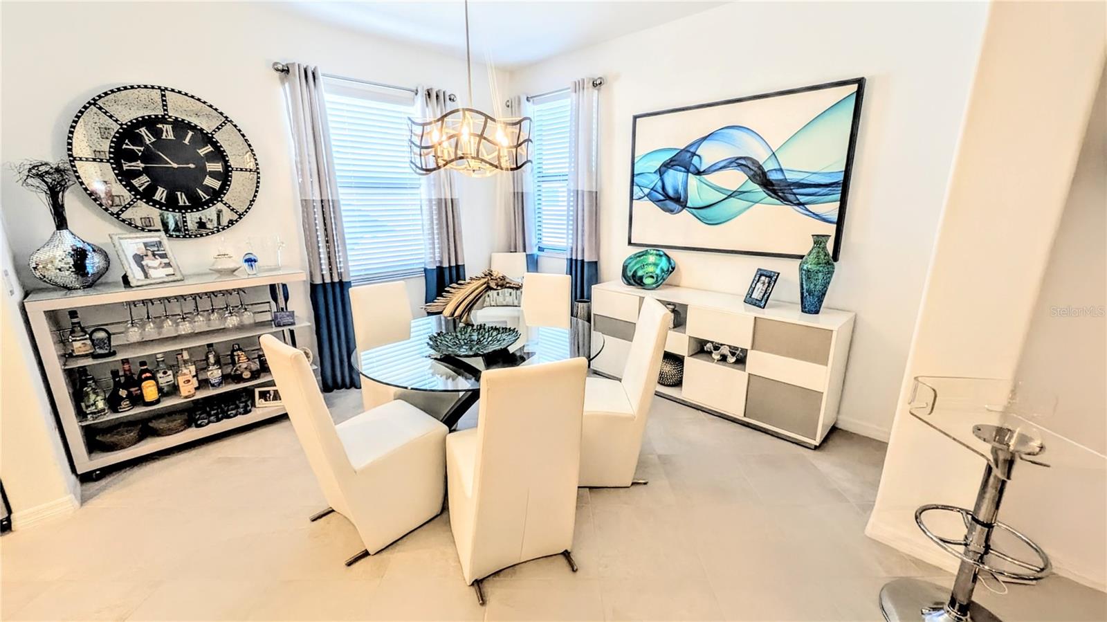 Image 6 of 49 For 5639 Honore Avenue 222