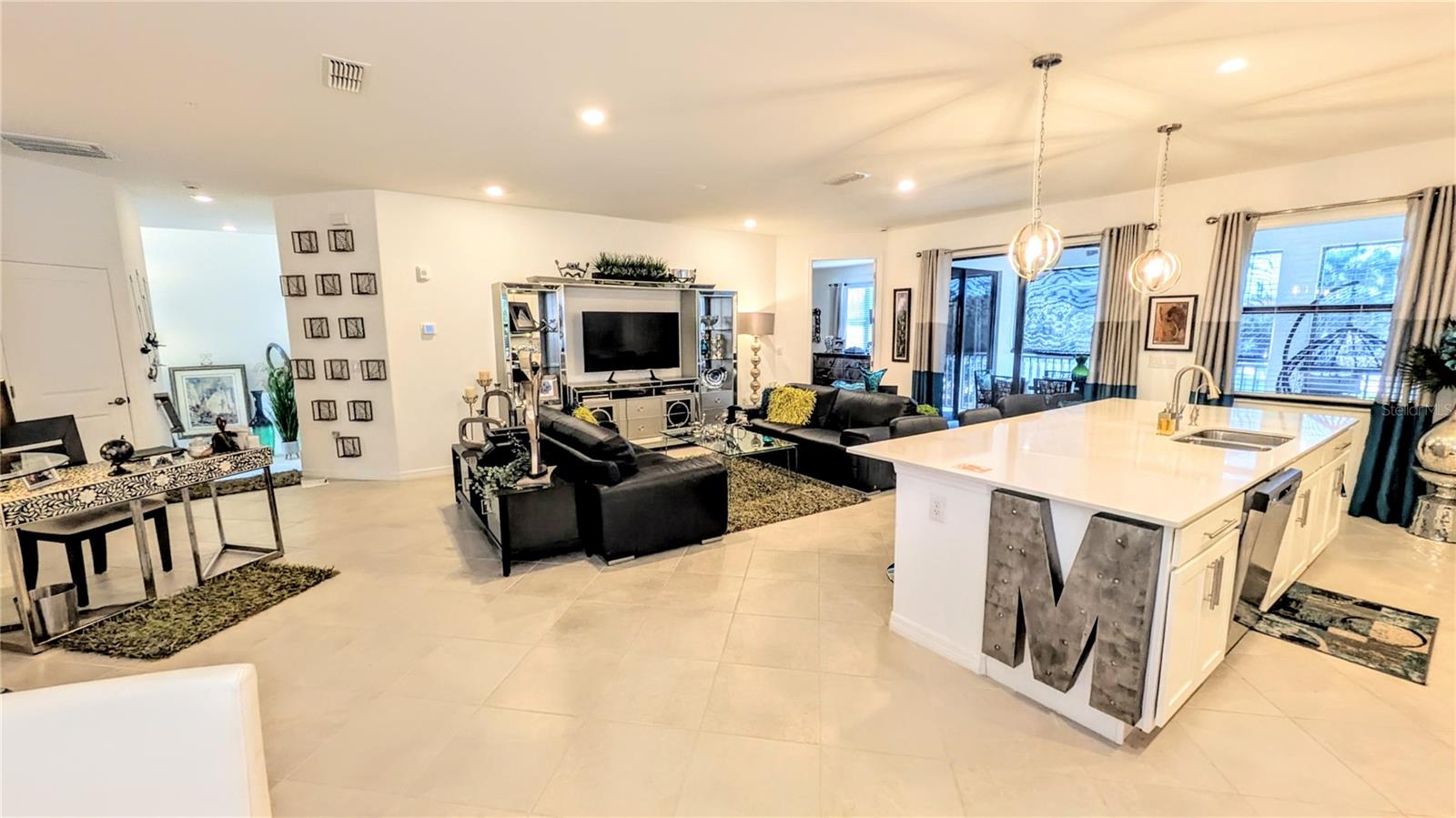 Image 8 of 49 For 5639 Honore Avenue 222