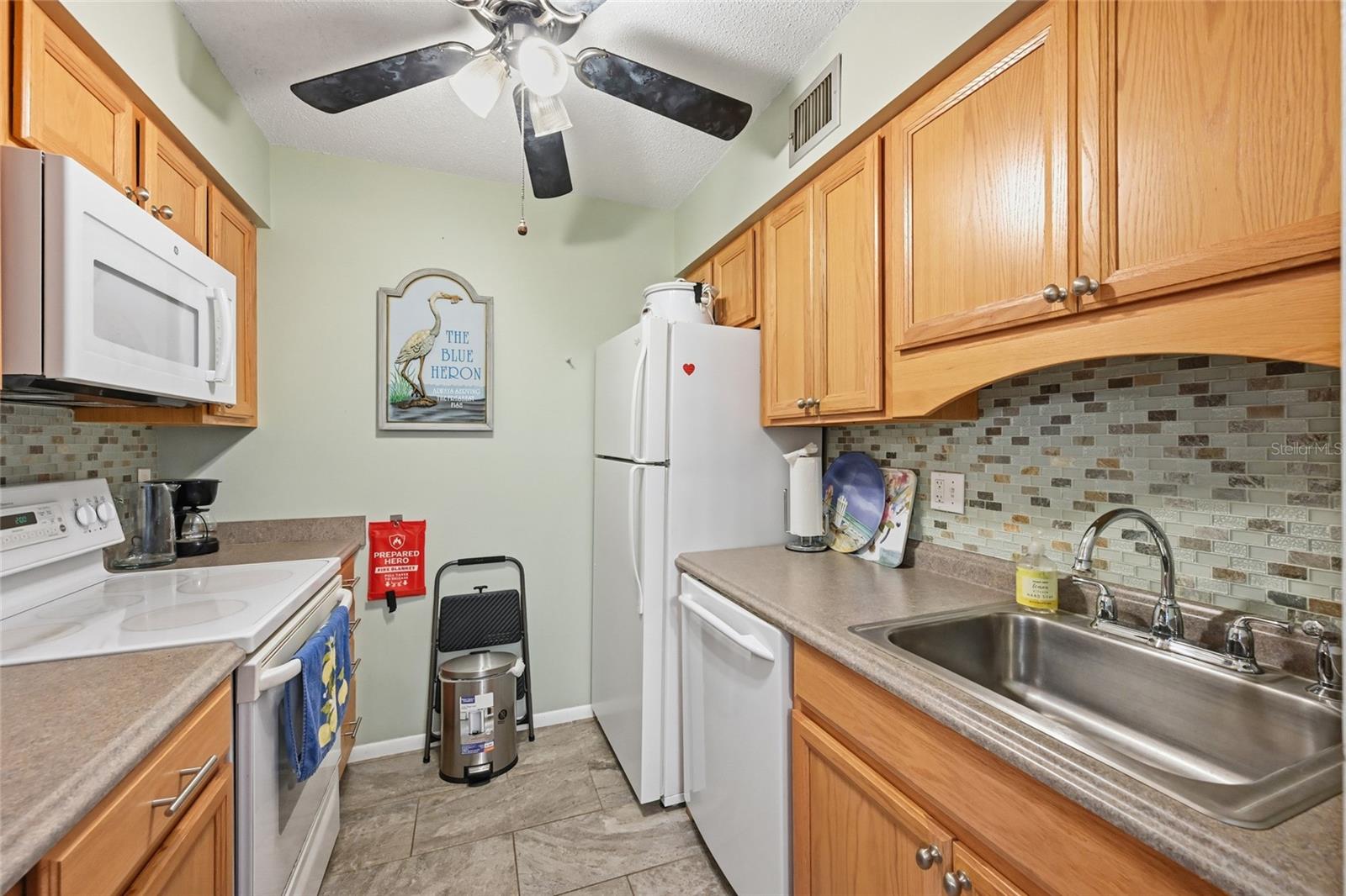 Image 10 of 19 For 5683 Midnight Pass Road 110