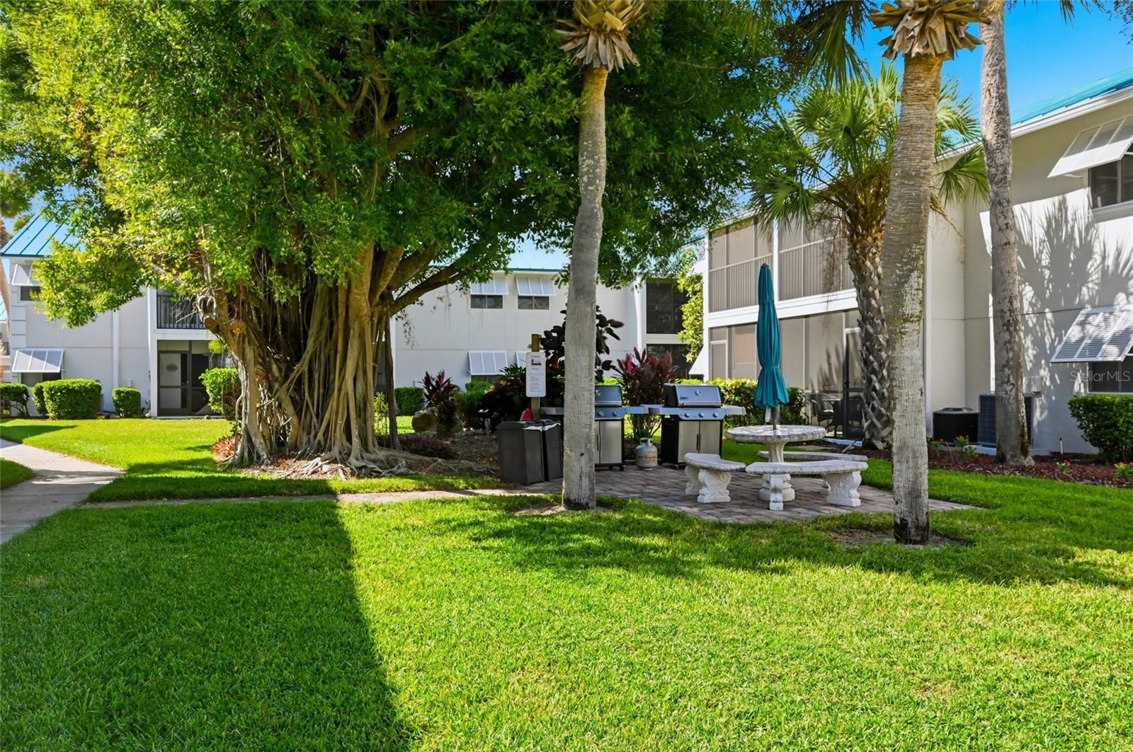 Image 17 of 19 For 5683 Midnight Pass Road 110