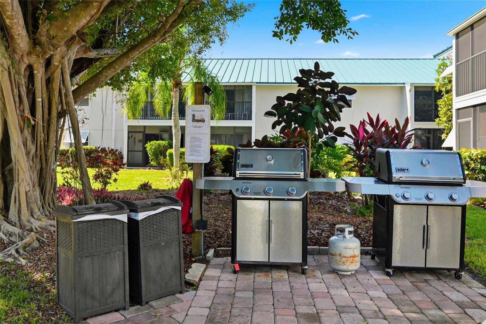 Image 18 of 19 For 5683 Midnight Pass Road 110