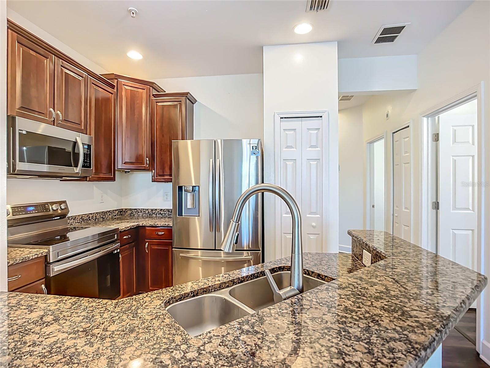 Image 12 of 40 For 3668 Parkridge Circle 28-201