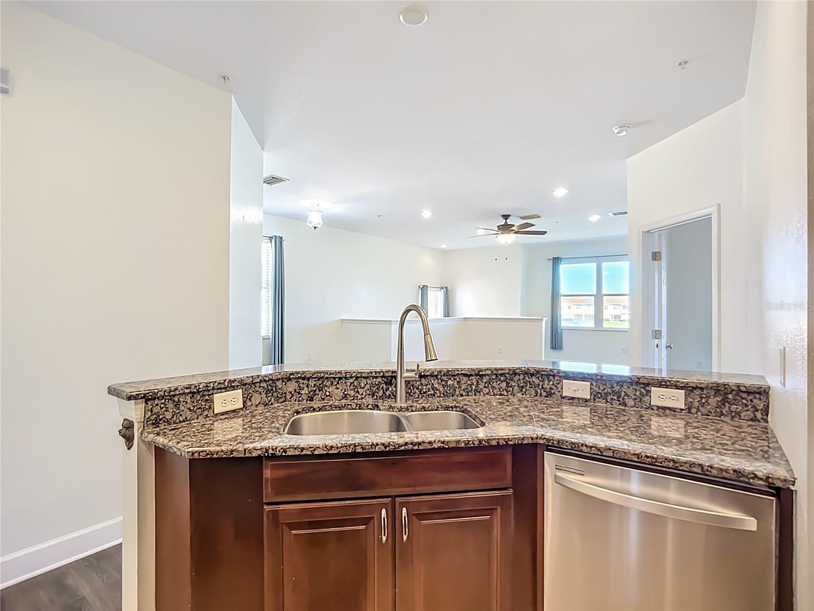 Image 15 of 40 For 3668 Parkridge Circle 28-201