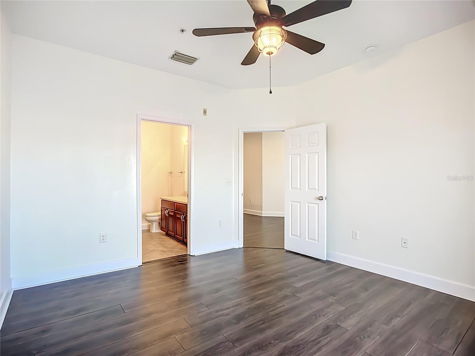 Image 18 of 40 For 3668 Parkridge Circle 28-201