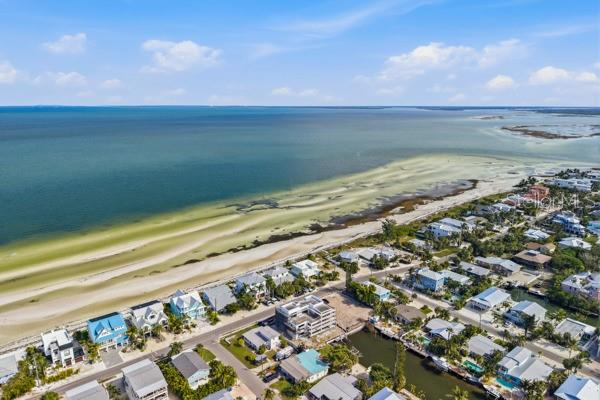 Image 11 of 13 For 527 Bayview Place