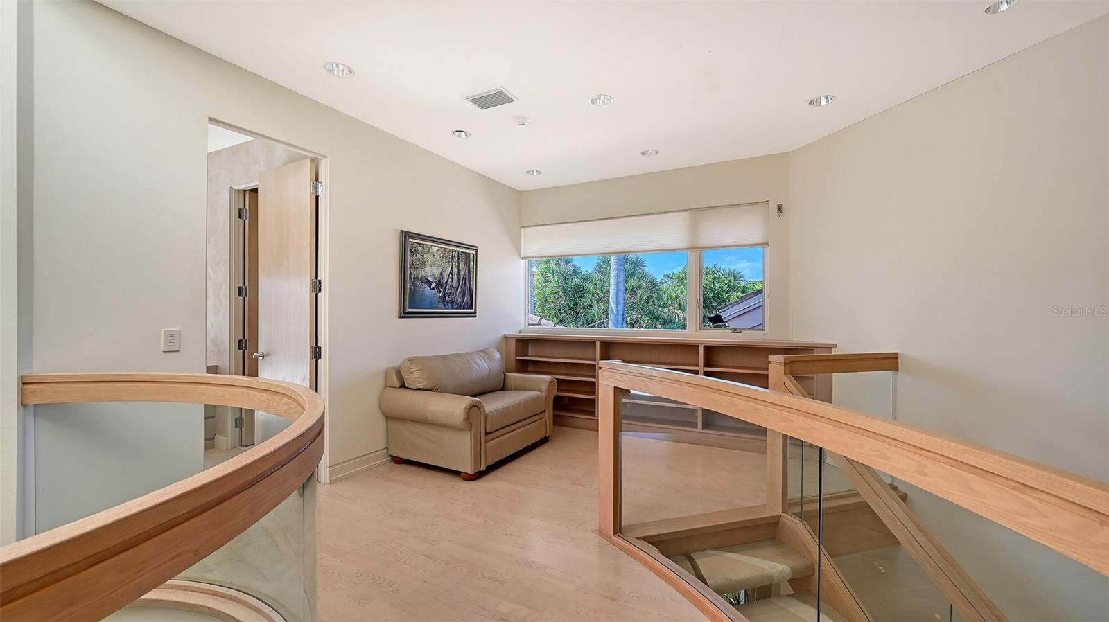 Image 38 of 100 For 510 Harbor Gate Way