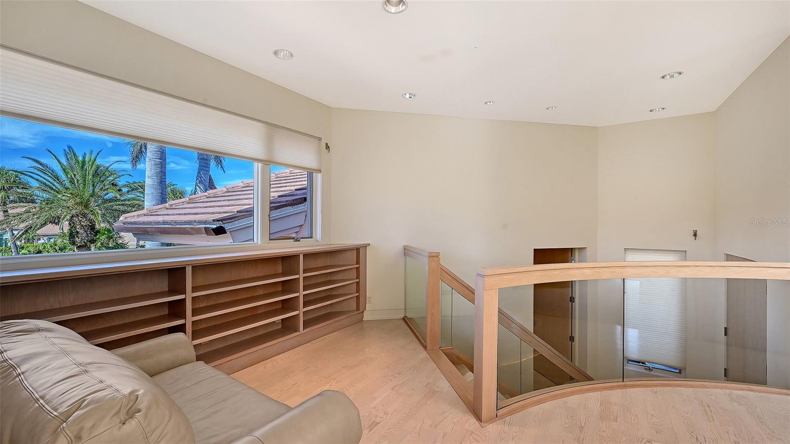 Image 39 of 100 For 510 Harbor Gate Way