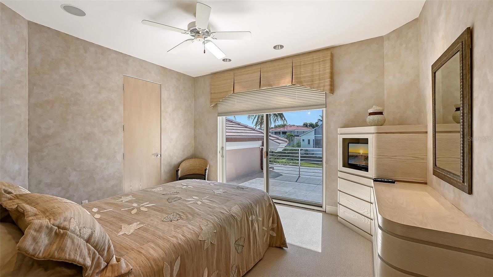 Image 40 of 100 For 510 Harbor Gate Way