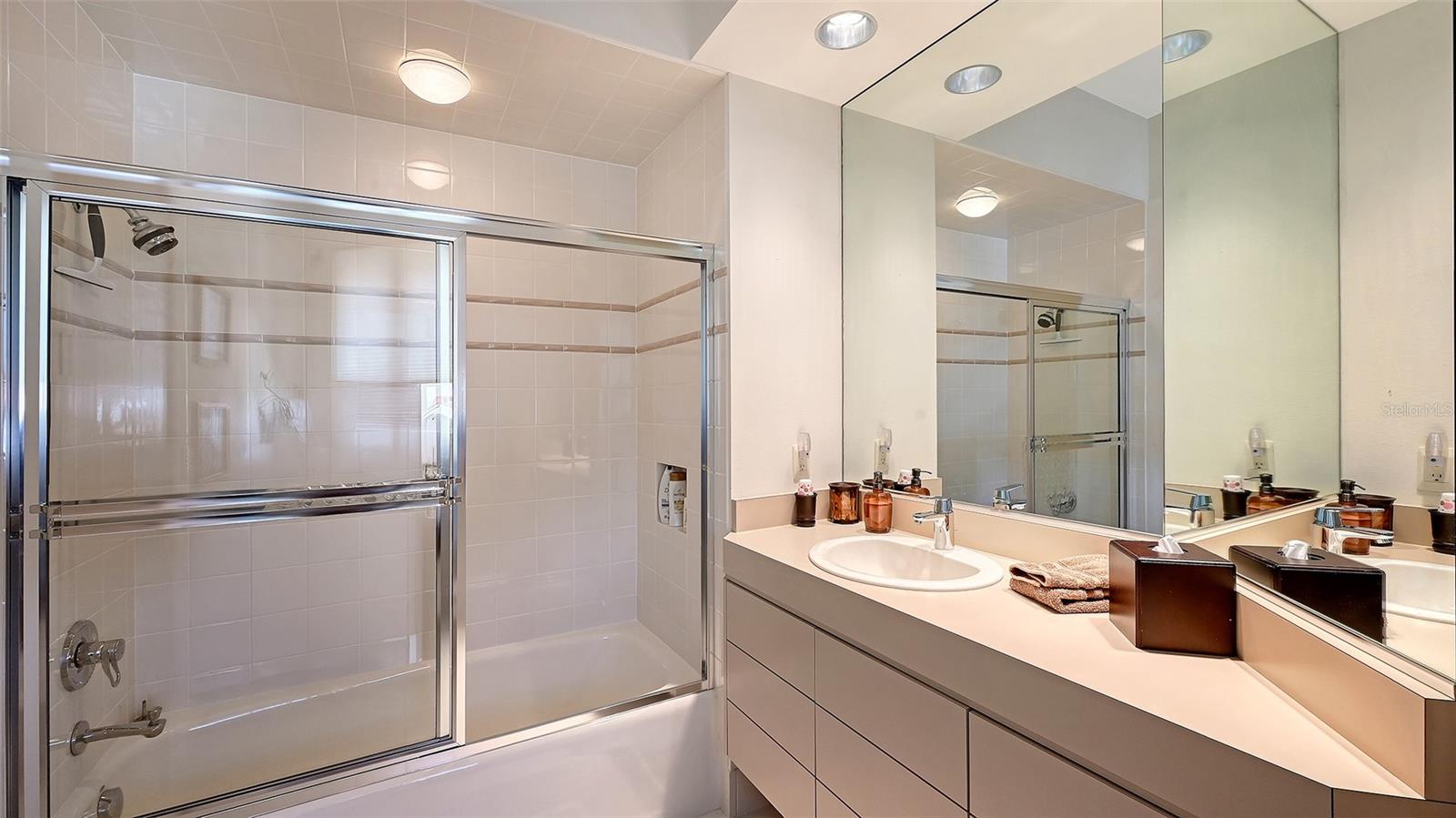 Image 45 of 100 For 510 Harbor Gate Way