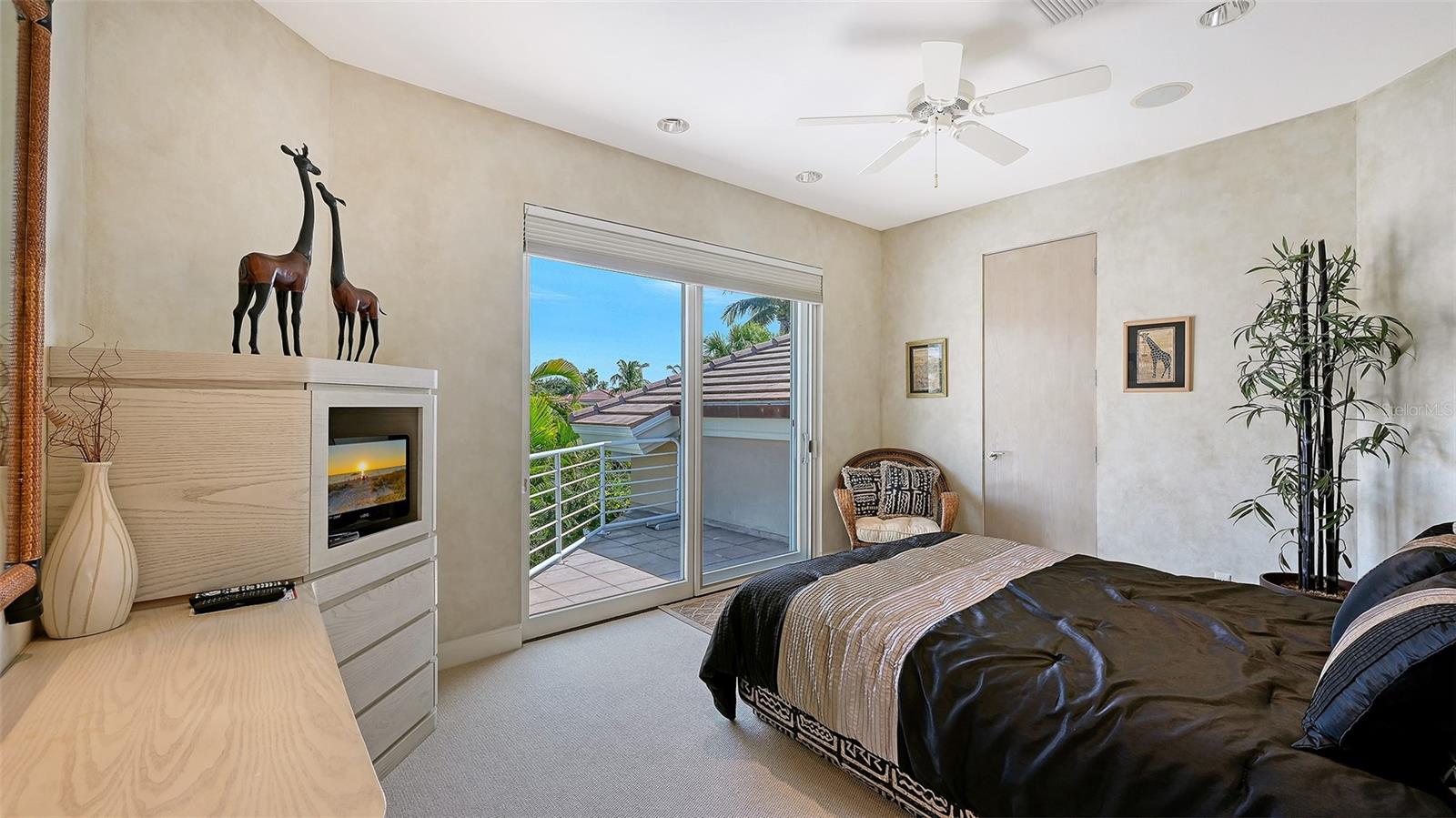 Image 46 of 100 For 510 Harbor Gate Way