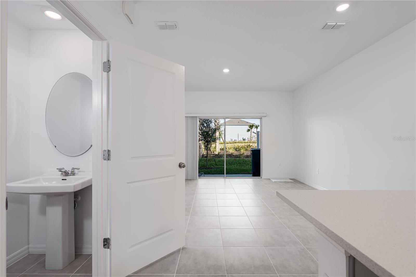 Image 7 of 24 For 14052 Textile Run