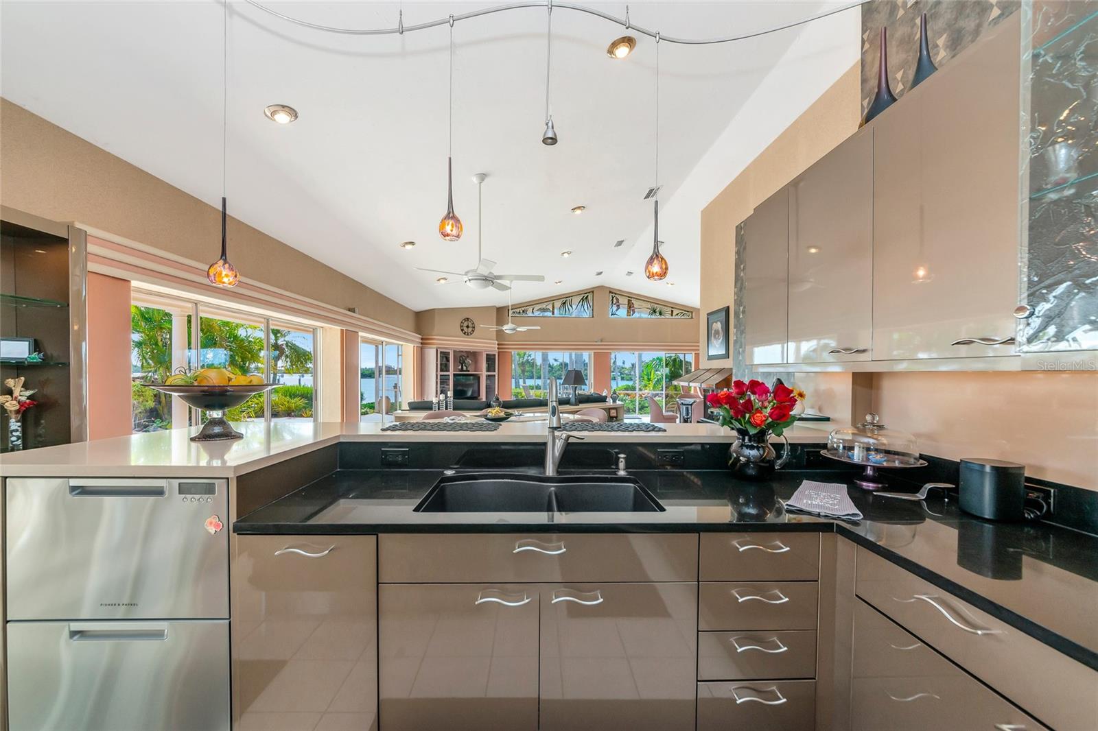 Image 10 of 50 For 431 Yacht Harbor Drive