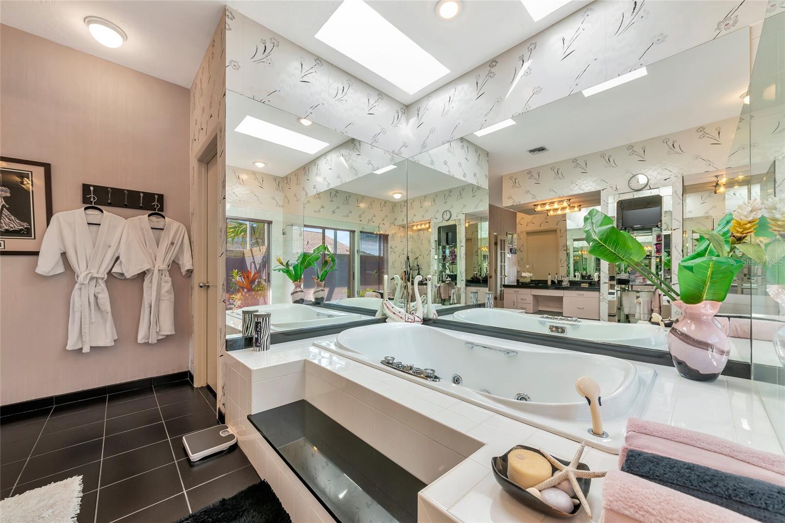 Image 21 of 50 For 431 Yacht Harbor Drive