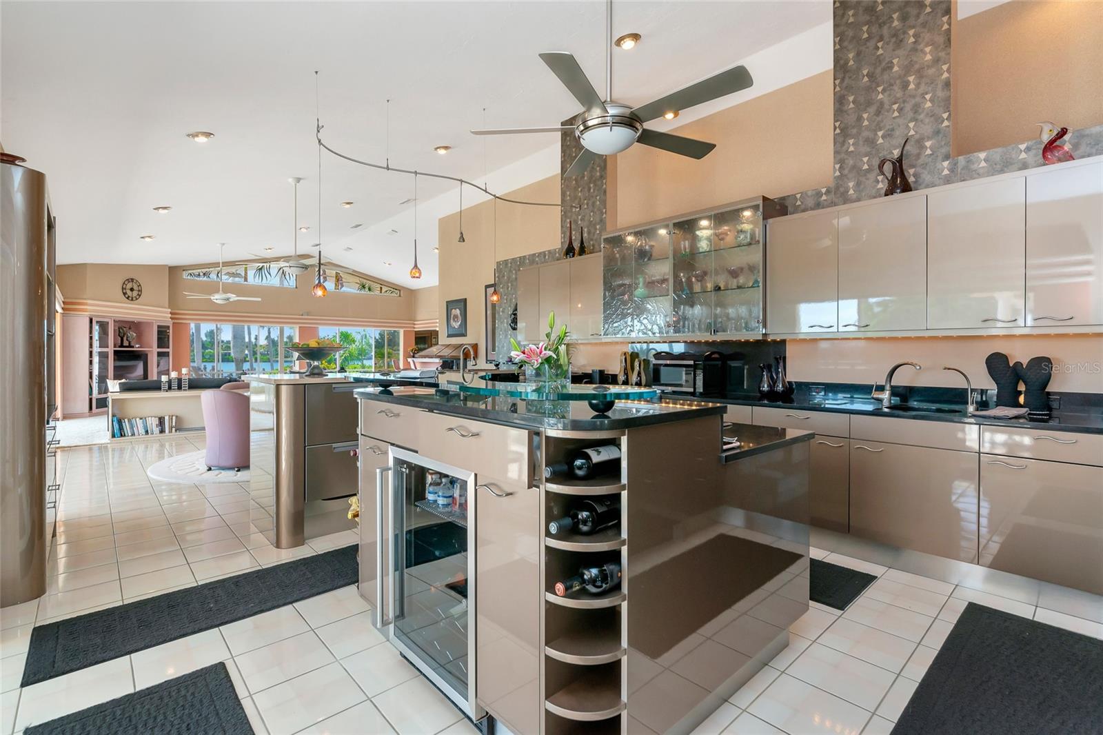 Image 9 of 50 For 431 Yacht Harbor Drive