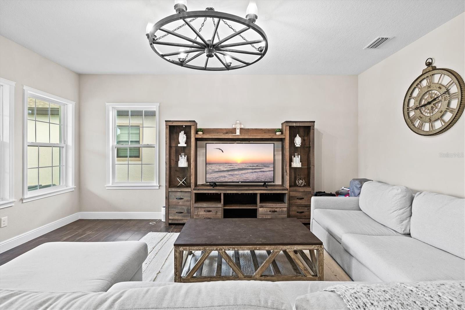 Image 10 of 100 For 5709 Silver Sun Drive