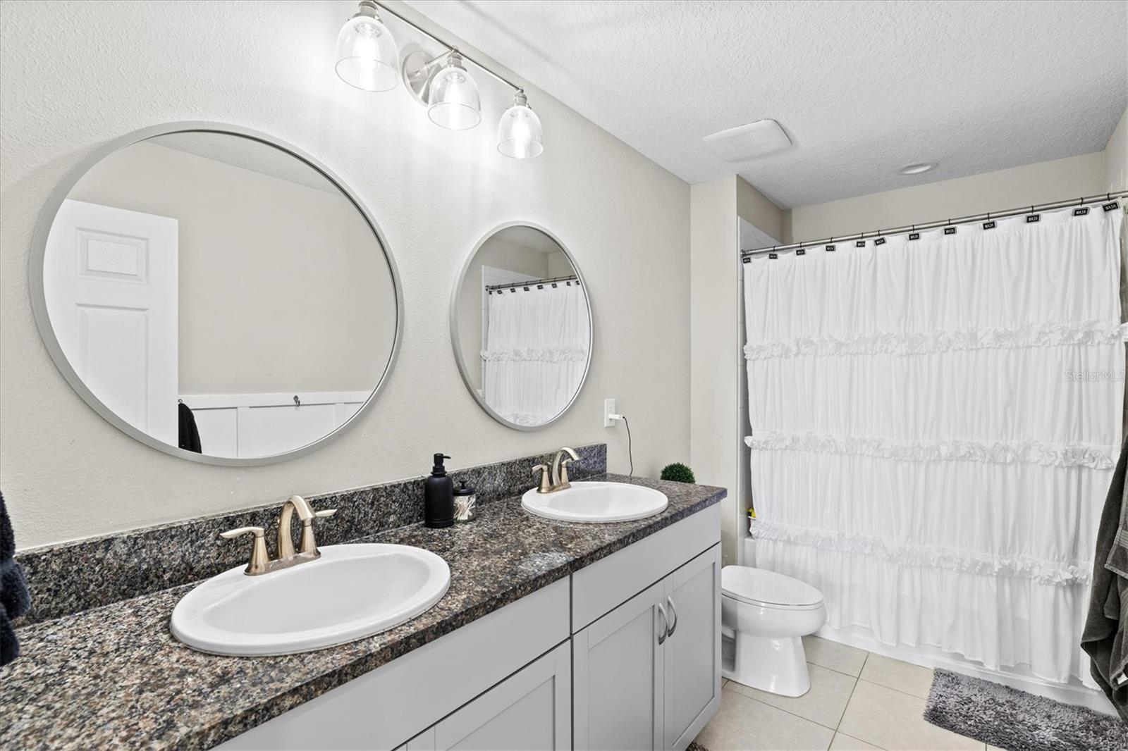 Image 44 of 100 For 5709 Silver Sun Drive